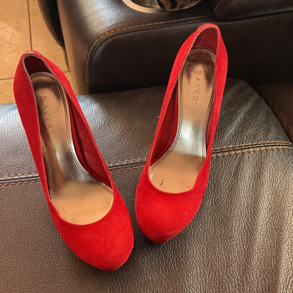 Red Baker pumps - Picture 3 of 5
